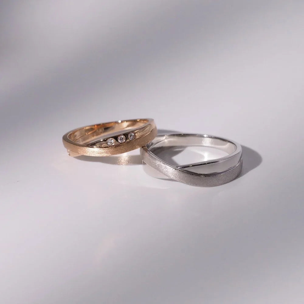 18K Sandblasted Matte Intersecting Couple Rings