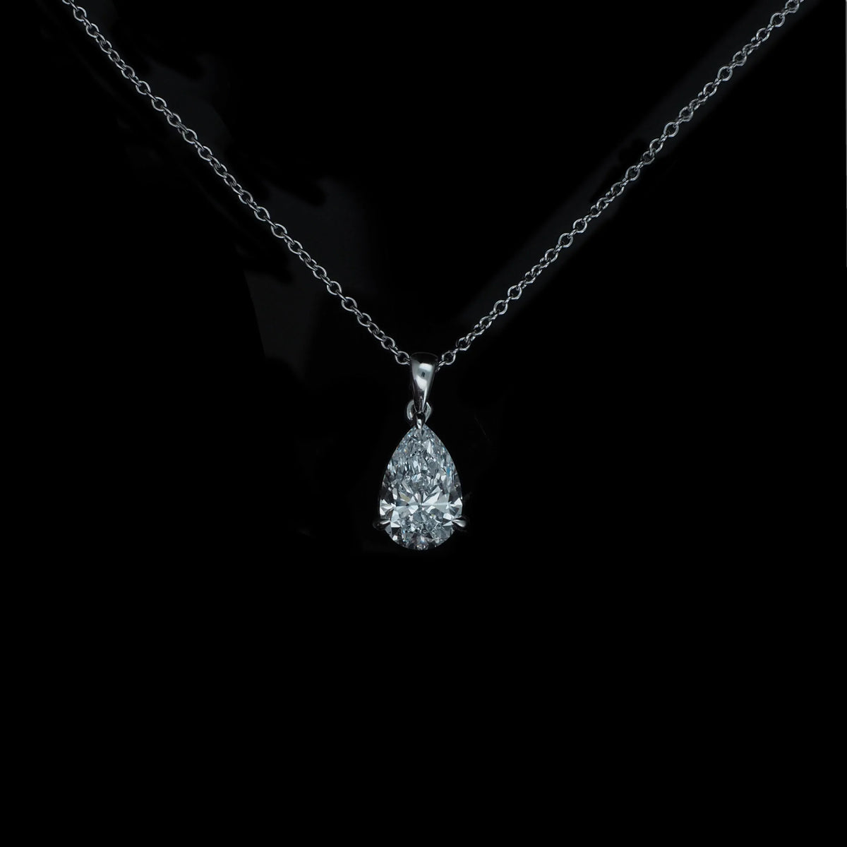 Pear-shaped Lab-Grown Diamond Pendant
