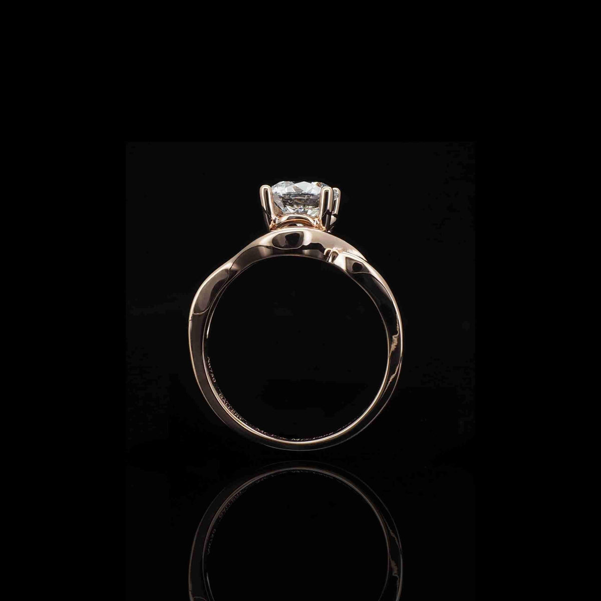 18K/Platinum Intersecting Wavy Design Ring Setting