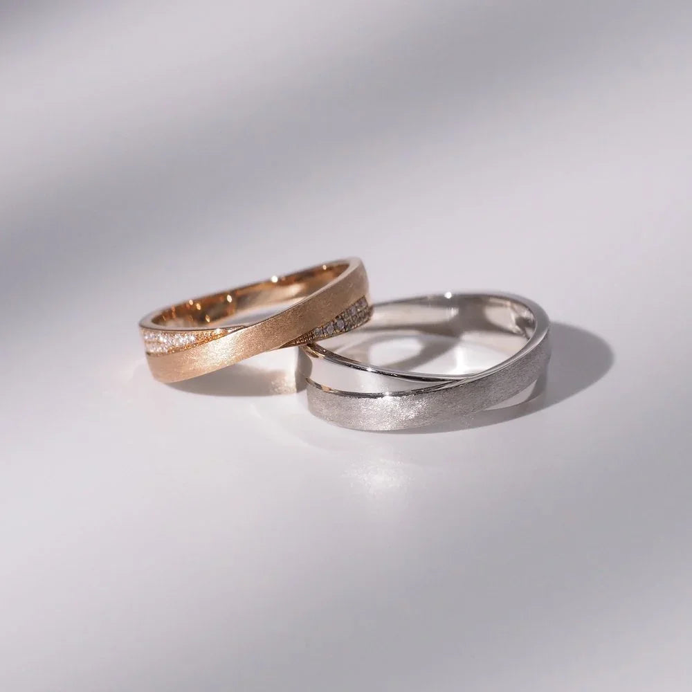 18K sandblasted matte intertwined wedding rings