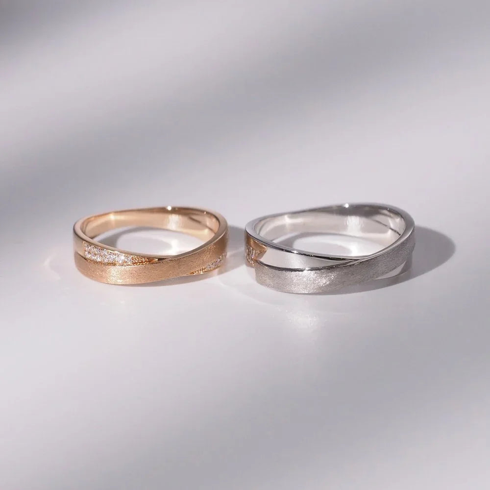 18K sandblasted matte intertwined wedding rings