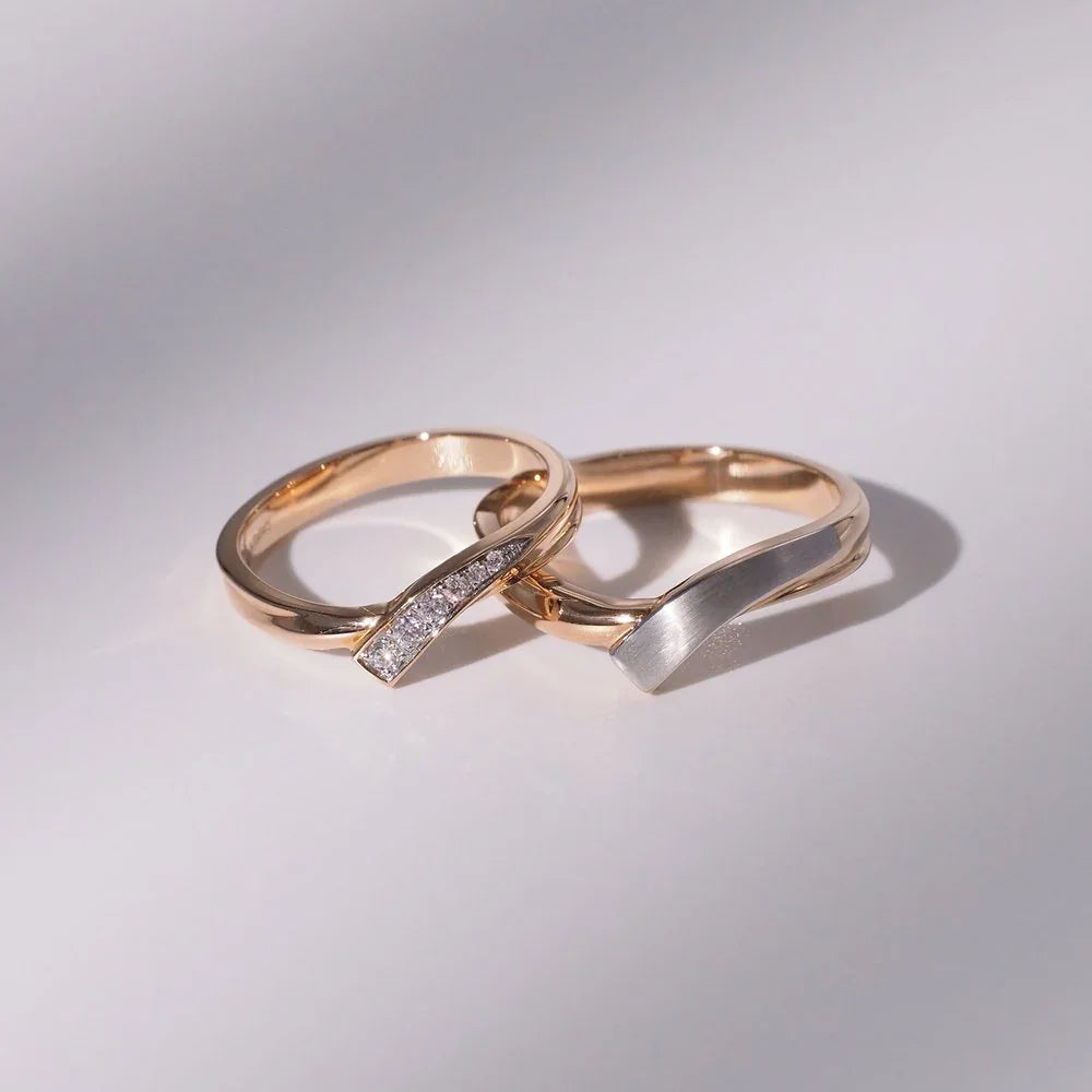 18K V-shaped Matte Wedding Bands