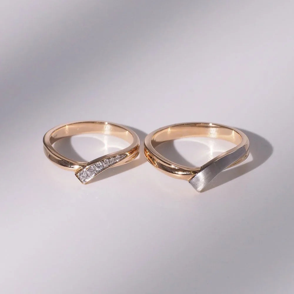 18K V-shaped Matte Wedding Bands
