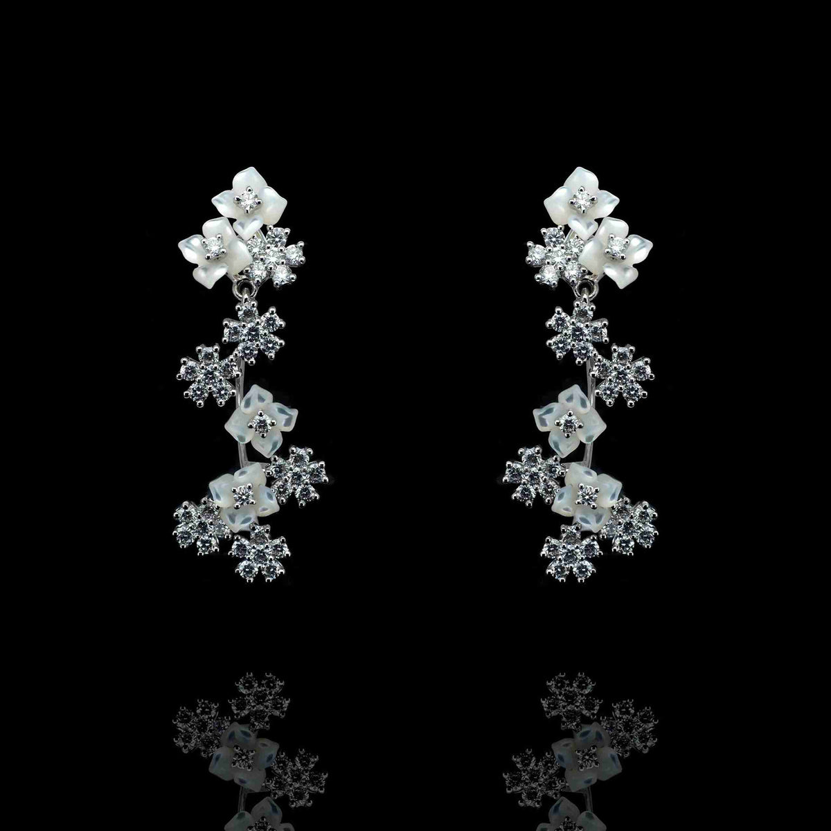 18K White Gold Round Lab Grown Diamond Earrings