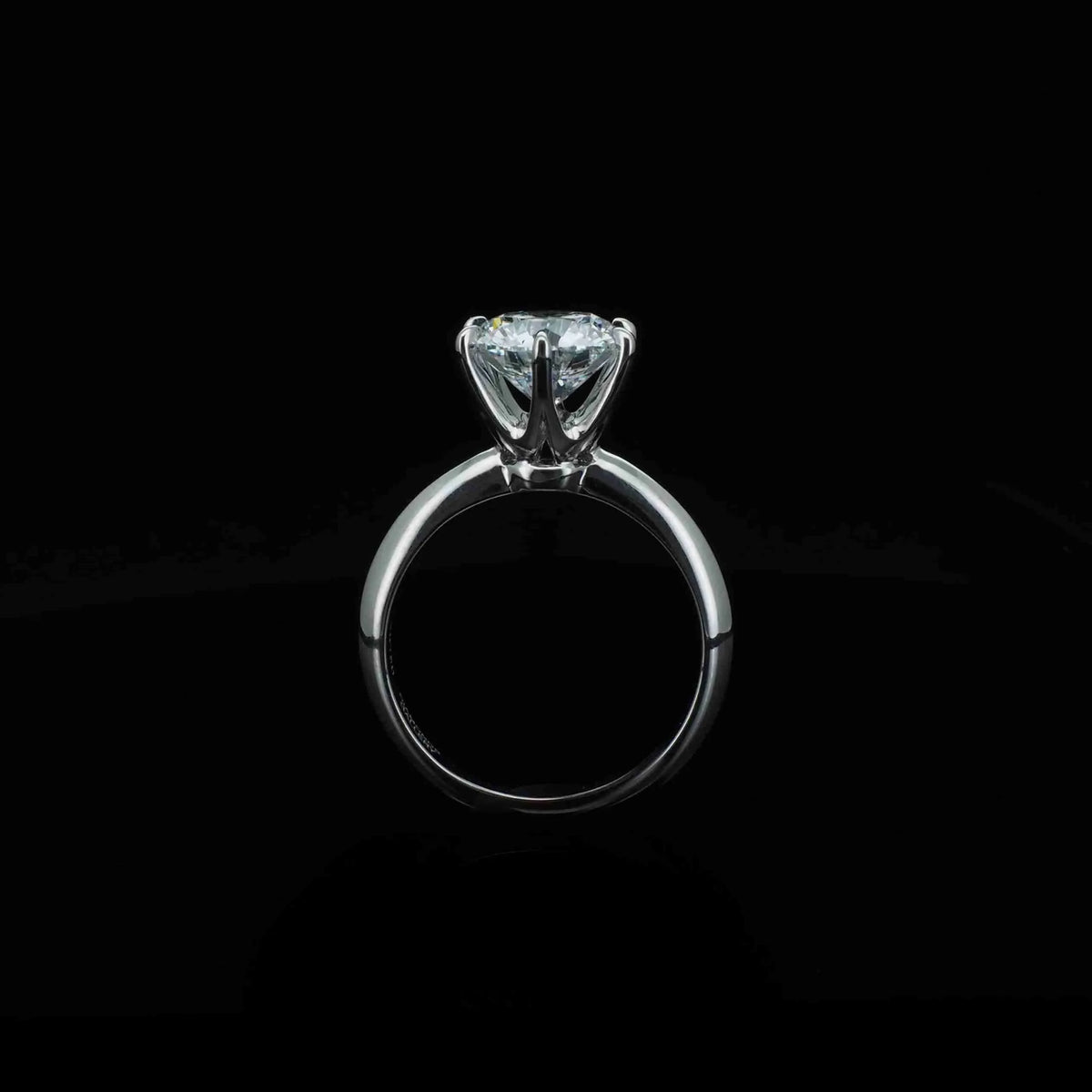 18K/Platinum Solitaire Ring Setting with Broad Edge Design