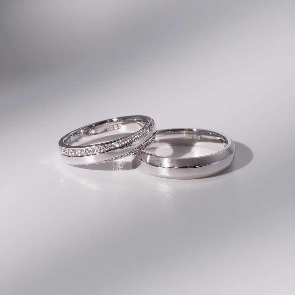 18K/Platinum Straight Grain Matte Diamond Couple Rings
