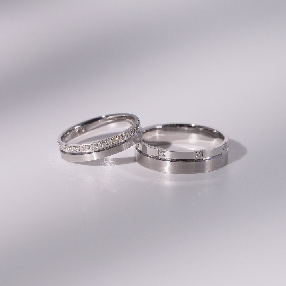 18K/Platinum Matte Diamond Wedding Band Set
